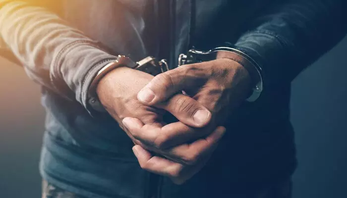 റെയില്‍വേ സ്റ്റേഷനില് യുവതിയെ കയറി പിടിക്കാന്‍ ശ്രമം; ബഹളം വെച്ചതോടെ ഓടി രക്ഷപ്പെടാന്‍ ശ്രമിച്ച പ്രതിയെ പിടികൂടി റെയില്‍വേ പോലിസ്