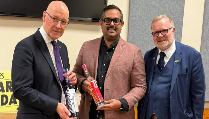 സ്‌കോട്ട്‌ലന്‍ഡിലെ തിരഞ്ഞെടുപ്പ് കണ്‍വെന്‍ഷനില്‍ താരമായി മലയാളി മണവാട്ടിയും; ഫസ്റ്റ് മിനിസ്റ്ററുടെ കയ്യൊപ്പുമായി മലയാളി ബ്രാന്‍ഡ് ലേലത്തില്‍