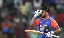 സഞ്ജു എന്ത് തെറ്റാണ് ചെയ്തത്..?, ഇത് സങ്കടകരമാണ്, ഏകദിന ശരാശരി 57 ആണ്, ധ്രുവ് ജൂറേല് എങ്ങനെ ടീമിലെത്തി? ദക്ഷിണാഫ്രിക്കയ്ക്ക് എതിരായ ഏകദിന ടീമില് മലയാളി താരത്തെ ഉള്പ്പെടുത്താത്തതില് വിമര്ശനവുമായി മുന് ഇന്ത്യന് താരം സഞ്ജു എന്ത് തെറ്റാണ് ചെയ്തത്..?, ഇത് സങ്കടകരമാണ്, ഏകദിന ശരാശരി 57 ആണ്, ധ്രുവ് ജൂറേല് എങ്ങനെ ടീമിലെത്തി? ദക്ഷിണാഫ്രിക്കയ്ക്ക് എതിരായ ഏകദിന ടീമില് മലയാളി താരത്തെ ഉള്പ്പെടുത്താത്തതില് വിമര്ശനവുമായി മുന് ഇന്ത്യന് താരം