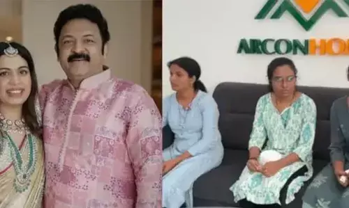 രണ്ടു വര്ഷം കൊണ്ട് മൂന്ന്പേരും ചേര്ന്ന് 66 ലക്ഷം രൂപ തട്ടിയെടുത്തു; ദിയ കൃഷ്ണയുടെ ക്യൂആര് കോഡിന് പകരം ജീവനക്കാരികളുടെ ക്യുആര് കോഡു വഴി പണം തട്ടിയെടുത്തു; ആ നാലു പേരും പ്രതികള്; ഓ ബൈ ഓസി: തട്ടിപ്പില് കുറ്റപത്രം രണ്ടു വര്ഷം കൊണ്ട് മൂന്ന്പേരും ചേര്ന്ന് 66 ലക്ഷം രൂപ തട്ടിയെടുത്തു; ദിയ കൃഷ്ണയുടെ ക്യൂആര് കോഡിന് പകരം ജീവനക്കാരികളുടെ ക്യുആര് കോഡു വഴി പണം തട്ടിയെടുത്തു; ആ നാലു പേരും പ്രതികള്; ഓ ബൈ ഓസി: തട്ടിപ്പില് കുറ്റപത്രം