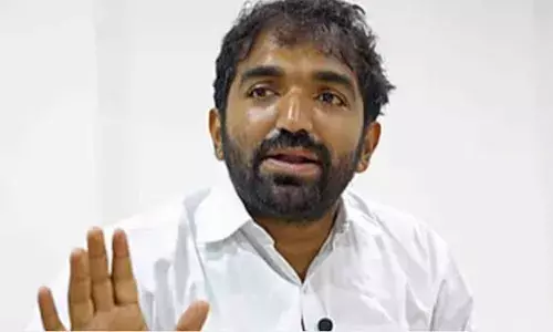 പുതുപ്പളളി മണ്ഡലത്തിലെ 61, 67, 92 നമ്പര് ബൂത്തുകളില് എസ്ഐആര് ഫോം വിതരണം പൂര്ത്തിയായെന്നാണ് തെരഞ്ഞെടുപ്പ് കമ്മീഷന് പറയുന്നത്; ഫോം ലഭിക്കാത്ത വോട്ടര്മാരുണ്ടെന്നും ഇവരുടെ പേരുകള് കൈമാറാന് തയാറാണെന്നും ചാണ്ടി ഉമ്മന്; എസ് ഐ ആര് കേസില് കക്ഷി ചേരാന് പുതുപ്പള്ളി എംഎല്എയും പുതുപ്പളളി മണ്ഡലത്തിലെ 61, 67, 92 നമ്പര് ബൂത്തുകളില് എസ്ഐആര് ഫോം വിതരണം പൂര്ത്തിയായെന്നാണ് തെരഞ്ഞെടുപ്പ് കമ്മീഷന് പറയുന്നത്; ഫോം ലഭിക്കാത്ത വോട്ടര്മാരുണ്ടെന്നും ഇവരുടെ പേരുകള് കൈമാറാന് തയാറാണെന്നും ചാണ്ടി ഉമ്മന്; എസ് ഐ ആര് കേസില് കക്ഷി ചേരാന് പുതുപ്പള്ളി എംഎല്എയും