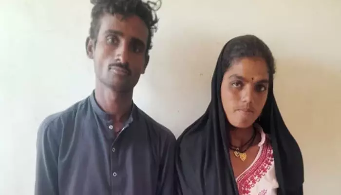 പ്രണയം വീട്ടുകാര് എതിര്ത്തു; പാക് അതിര്ത്തി കടന്ന് ഒളിച്ചോടി എത്തിയ കമിതാക്കളെ പിടികൂടി ബിഎസ്എഫ്: കൂടുതല് അന്വേഷണങ്ങള്ക്കായി ചോദ്യം ചെയ്യല് തുടരുന്നു പ്രണയം വീട്ടുകാര് എതിര്ത്തു; പാക് അതിര്ത്തി കടന്ന് ഒളിച്ചോടി എത്തിയ കമിതാക്കളെ പിടികൂടി ബിഎസ്എഫ്: കൂടുതല് അന്വേഷണങ്ങള്ക്കായി ചോദ്യം ചെയ്യല് തുടരുന്നു