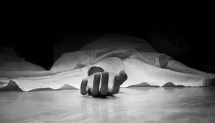 അര്‍ബുദം ബാധിച്ച് വയോധിക മരിച്ചു; കാണാനെത്തിയ കളിക്കൂട്ടുകാരി കുഴഞ്ഞ് വീണു മരിച്ചു: മരണത്തിലും ഒന്നിച്ചത് ഒരേ പേരിലും വീട്ടുപേരിലുമുള്ള രണ്ട് അമ്മമാര്‍