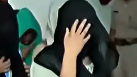 ധനസമ്പാദനം ലക്ഷ്യമിട്ട് ലൈംഗികവൃത്തി നടത്തിയെന്നും പോലീസുകാര് ഉള്പ്പെടെയുള്ളവര് ഇതില് പങ്കാളികളായെന്നും കുറ്റപത്രം; മലാപ്പറമ്പ് സെക്സ് റാക്കറ്റ് കേസ് വിചാരണയിലേക്ക് ധനസമ്പാദനം ലക്ഷ്യമിട്ട് ലൈംഗികവൃത്തി നടത്തിയെന്നും പോലീസുകാര് ഉള്പ്പെടെയുള്ളവര് ഇതില് പങ്കാളികളായെന്നും കുറ്റപത്രം; മലാപ്പറമ്പ് സെക്സ് റാക്കറ്റ് കേസ് വിചാരണയിലേക്ക്