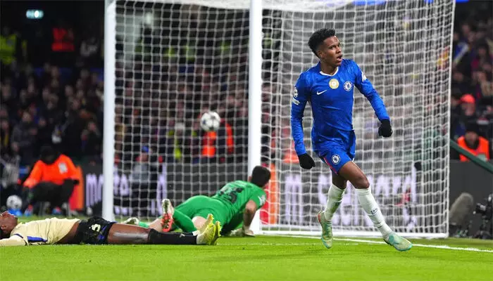 യുവേഫ ചാമ്പ്യൻസ് ലീഗിൽ നാണംകെട്ട് ബാഴ്സലോണ; ചെൽസിയോട് പരാജയപ്പെട്ടത് എതിരില്ലാത്ത മൂന്ന് ഗോളുകൾക്ക്; സ്റ്റാംഫോർഡ് ബ്രിഡ്ജിൽ കത്തിക്കയറി എസ്റ്റാവോ