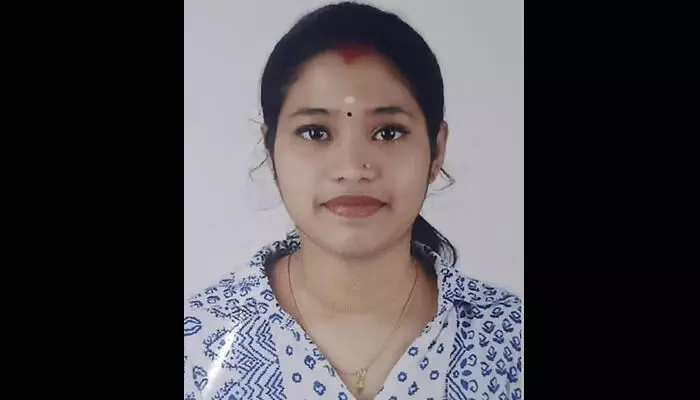 തൃശൂരില്‍ ഗര്‍ഭിണി ഭര്‍തൃവീട്ടില്‍ തീ കൊളുത്തി മരിച്ച നിലയില്‍; മരിച്ചത് മാട്ടുമല മാക്കോത്ത് വീട്ടില്‍ ഷാരോണിന്റെ ഭാര്യ അര്‍ച്ചന; പ്രണയവിവാഹം നടന്നത് ആറുമാസം മുന്‍പ്