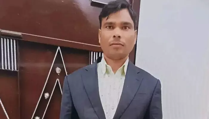 എസ്ഐആര്‍ മീറ്റിങ്ങില്‍ പങ്കെടുക്കാതിരുന്നതിന് സസ്‌പെന്‍ഷന്‍; വിവാഹത്തലേന്ന് ഉദ്യോഗസ്ഥന്‍ ജീവനൊടുക്കി