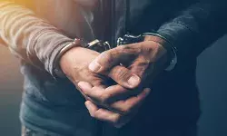 മറ്റൊരാളെ വിവാഹം കഴിച്ചതിന് മുന്‍ കാമുകിയെ അരിവാള്‍ കൊണ്ട് വെട്ടി; കഴുത്തില്‍ ആഴത്തില്‍ മുറിവേറ്റ 20കാരി മരിച്ചു: യുവാവ് മുന്‍കാമുകിയെ കൊലപ്പെടുത്തിയത് മണിക്കൂറുകളോളം സംസാരിച്ചിരുന്ന ശേഷം