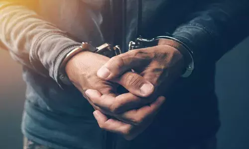 മറ്റൊരാളെ വിവാഹം കഴിച്ചതിന് മുന്‍ കാമുകിയെ അരിവാള്‍ കൊണ്ട് വെട്ടി; കഴുത്തില്‍ ആഴത്തില്‍ മുറിവേറ്റ 20കാരി മരിച്ചു: യുവാവ് മുന്‍കാമുകിയെ കൊലപ്പെടുത്തിയത് മണിക്കൂറുകളോളം സംസാരിച്ചിരുന്ന ശേഷം