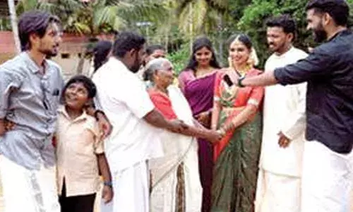 വിവാഹവേദിയില്‍നിന്ന് വരന്റെ കൈപിടിച്ച് പ്രചാരണ ചൂടിലേക്ക്;  മേഘ്‌നയുടെ തിരഞ്ഞെടുപ്പാവേശത്തിന് ശക്തിപകരാന്‍ അനുജും