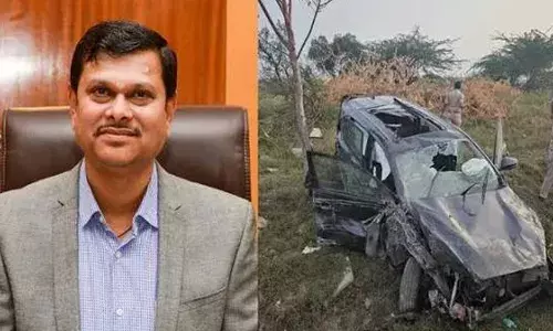 ജെവാർഗി ബൈപാസിന് സമീപം കേട്ടത് ഉഗ്ര ശബ്ദം; നിയന്ത്രണം തെറ്റിയെത്തിയ ഇന്നോവ കാർ മറിഞ്ഞ് അപകടം; കർണാടകയിൽ മുതിർന്ന ഐഎഎസ് ഉദ്യോ​ഗസ്ഥനും സഹോദരന്മാർക്കും ദാരുണാന്ത്യം