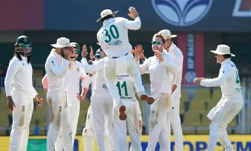 അവസാന ദിനം തകർന്നടിഞ്ഞ് ഇന്ത്യൻ ബാറ്റിങ് നിര; ഗുവാഹത്തി ടെസ്റ്റിൽ 408 റൺസിന്റെ നാണംകെട്ട തോൽവി; സൈമൺ ഹാർമറിന് 6 വിക്കറ്റ്; 25 വർഷത്തിന് ശേഷം ഇന്ത്യൻ മണ്ണിൽ ടെസ്റ്റ് പരമ്പര സ്വന്തമാക്കി ദക്ഷിണാഫ്രിക്ക