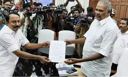 തമിഴ്‌നാട് രാഷ്ട്രീയത്തില്‍ തിരയിളക്കം; എഐഎഡിഎംകെയില്‍ നിന്ന് പുറത്താക്കിയ മുന്‍ മന്ത്രി കെ.എ.സെങ്കോട്ടയ്യന്‍ എംഎല്‍എ സ്ഥാനം രാജിവച്ചു; ബിജെപിയില്‍ ചേരുമെന്ന അഭ്യൂഹങ്ങള്‍ക്ക് പിന്നാലെ വിജയ്യുടെ ടിവികെയില്‍ ചേരുമെന്ന് സൂചന