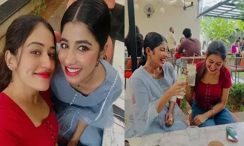 ഈ കുലസ്ത്രീയെ എനിക്ക് എന്തോ..ഇഷ്ടമാണ്..; ഒരു കഫേയുടെ പശ്ചാത്തലത്തിൽ ക്യൂട്ട് സ്‌മൈലിൽ തിളങ്ങി ആ രണ്ടുപേർ; അനുമോൾക്കൊപ്പമുള്ള ചിത്രങ്ങൾ പങ്ക് വച്ച് മസ്താനി