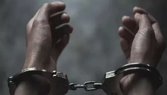 ആണ്‍ സുഹൃത്തുക്കളുമായി ഫോണില്‍ സംസാരിച്ചു; 22കാരിയെ കുത്തിക്കൊലപ്പെടുത്തി സഹോദരന്‍