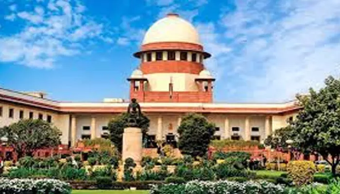 വര്ഷങ്ങളായി ജീവച്ഛവമായി കഴിയുന്ന മകന് ദയാവധം നല്കണം; പിതാവിന്റെ ഹര്ജിയില് റിപ്പോര്ട്ട് തേടി സുപ്രീംകോടതി വര്ഷങ്ങളായി ജീവച്ഛവമായി കഴിയുന്ന മകന് ദയാവധം നല്കണം; പിതാവിന്റെ ഹര്ജിയില് റിപ്പോര്ട്ട് തേടി സുപ്രീംകോടതി