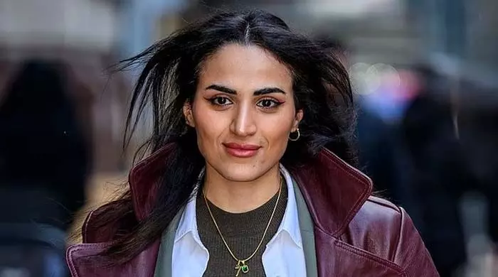 ഹമാസിനെ തുണച്ച വനിതാ ഡോക്ടര്ക്ക് സസ്പെന്ഷന്; സമൂഹമാധ്യമങ്ങളില് ജൂതവിരുദ്ധവും തീവ്രവാദത്തെ പ്രോത്സാഹിപ്പിക്കുന്നതുമായ പോസ്റ്റുകള് ഇട്ടതിന് നടപടി ഹമാസിനെ തുണച്ച വനിതാ ഡോക്ടര്ക്ക് സസ്പെന്ഷന്; സമൂഹമാധ്യമങ്ങളില് ജൂതവിരുദ്ധവും തീവ്രവാദത്തെ പ്രോത്സാഹിപ്പിക്കുന്നതുമായ പോസ്റ്റുകള് ഇട്ടതിന് നടപടി