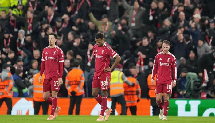 ആന്ഫീൽഡിൽ വീണ്ടും നാണംകെട്ട ലിവർപൂൾ; ചാമ്പ്യൻസ് ലീഗിൽ പി.എസ്.വിയോട് പരാജയപ്പെട്ടത് ഒന്നിനെതിരെ നാല് ഗോളുകൾക്ക്; ആർനെ സ്ലോട്ടിന് കാണികളുടെ കൂവൽ ആന്ഫീൽഡിൽ വീണ്ടും നാണംകെട്ട ലിവർപൂൾ; ചാമ്പ്യൻസ് ലീഗിൽ പി.എസ്.വിയോട് പരാജയപ്പെട്ടത് ഒന്നിനെതിരെ നാല് ഗോളുകൾക്ക്; ആർനെ സ്ലോട്ടിന് കാണികളുടെ കൂവൽ