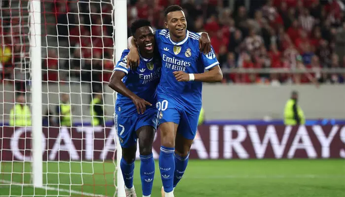 കൊടുങ്കാറ്റായി എംബാപ്പെ; ചാമ്പ്യൻസ് ലീഗിൽ നാല് ഗോളടിച്ച് ചരിത്രം കുറിച്ച് ഫ്രഞ്ച് താരം; ഒളിമ്പിയാക്കോസിനെ 4-3ന് തകർത്ത് തിരിച്ചുവരവ് ഗംഭീരമാക്കി റയൽ മാഡ്രിഡ്