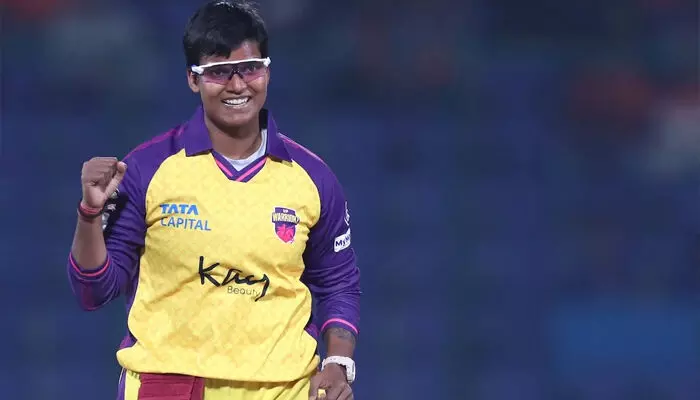 വനിതാ പ്രീമിയർ ലീഗ് ലേലത്തിൽ ദീപ്തി ശർമ്മയ്ക്ക് വൻ നേട്ടം; ഡബ്ല്യു.പി.എൽ ചരിത്രത്തിലെ ഏറ്റവും വിലയേറിയ രണ്ടാമത്തെ താരം; സ്റ്റാർ ഓൾ റൗണ്ടറെ യു.പി. വാരിയേഴ്‌സ് ടീമിലെത്തിച്ചത് 3.2 കോടിക്ക്