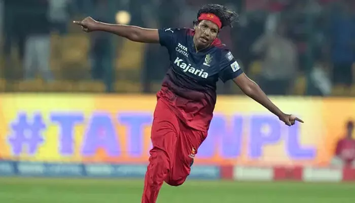 ലേലത്തിലെത്തിയത് 30 ലക്ഷത്തിന്റെ അടിസ്ഥാന വിലയിൽ; മലയാളി താരം ആശ ശോഭനയെ സ്വന്തമാക്കി യു.പി. വാരിയേഴ്സ്; മുൻ ആർ.സി.ബി താരത്തെ കൂടാരത്തിലെത്തിച്ചത് 1.1 കോടിക്ക്