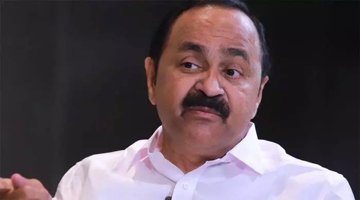 ശബരിമല സ്വര്‍ണക്കൊള്ളയില്‍ ജയിലിലായവര്‍ക്കെതിരെ നടപടി എടുക്കില്ലെന്നു പറയാന്‍ തൊലിക്കട്ടിയുള്ള പാര്‍ട്ടി സെക്രട്ടറിയാണ് സി.പി.എമ്മിനുള്ളത്; സ്വര്‍ണം കൊണ്ടു പോയത് കടകംപള്ളിക്ക് അറിയാമായിരുന്നു; എല്ലാവരുടെയും പേരുകള്‍ പുറത്ത് വരുമെന്ന് ഭയന്നാണ് കവര്‍ച്ചക്കാരെ സംരക്ഷിക്കുന്നത്: വി ഡി സതീശന്‍