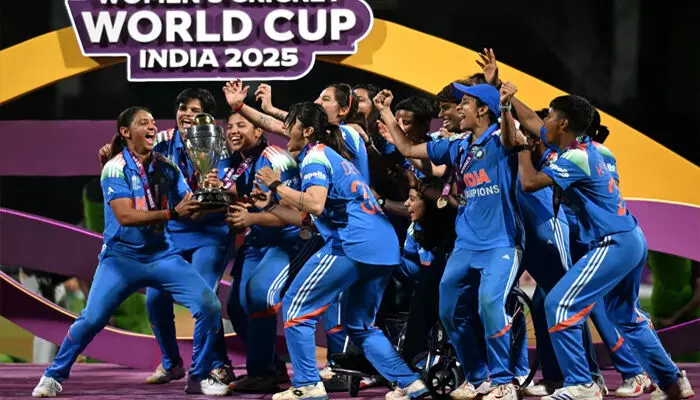 ഇന്ത്യൻ വനിതാ ടീം കേരളത്തിലെത്തുന്നു; ശ്രീലങ്കയ്‌ക്കെതിരായ ടി20 മത്സരങ്ങൾക്ക് കാര്യവട്ടം ഗ്രീൻഫീൽഡ് സ്റ്റേഡിയം വേദിയാകും; തിരുവനന്തപുരത്ത് നിശ്ചയിച്ചിരിക്കുന്നത് മൂന്ന് മത്സരങ്ങൾ