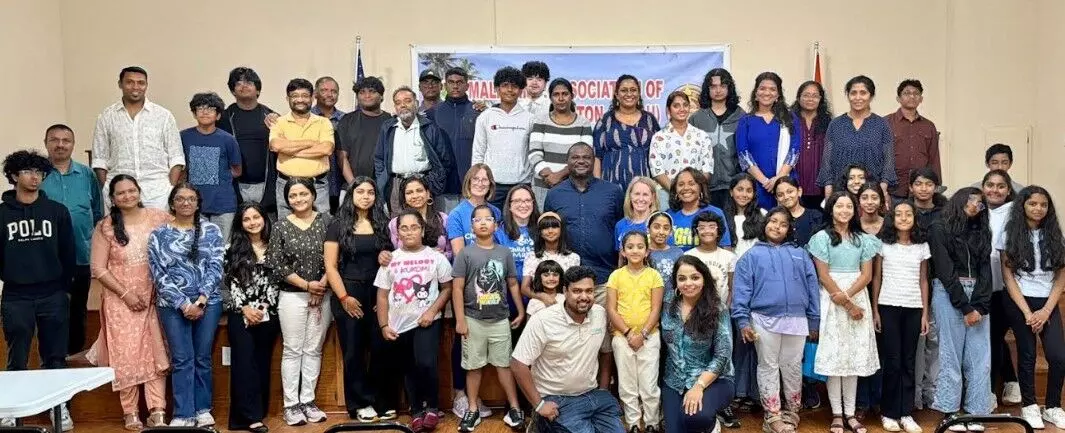 മാഗില് മഴവില്ലഴകായ് വിന്റേജ് കാര് ഷോയും കാര്ണിവലും അരങ്ങേറി മാഗില് മഴവില്ലഴകായ് വിന്റേജ് കാര് ഷോയും കാര്ണിവലും അരങ്ങേറി