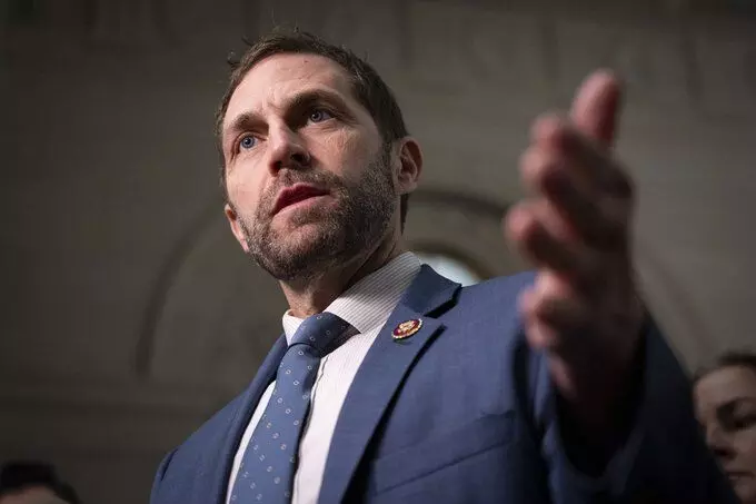 ട്രംപ് വിരുദ്ധ വീഡിയോ: എഫ്.ബി.ഐ. അന്വേഷണം നേരിടുന്നുവെന്ന് ഡെമോക്രാറ്റുകള്‍