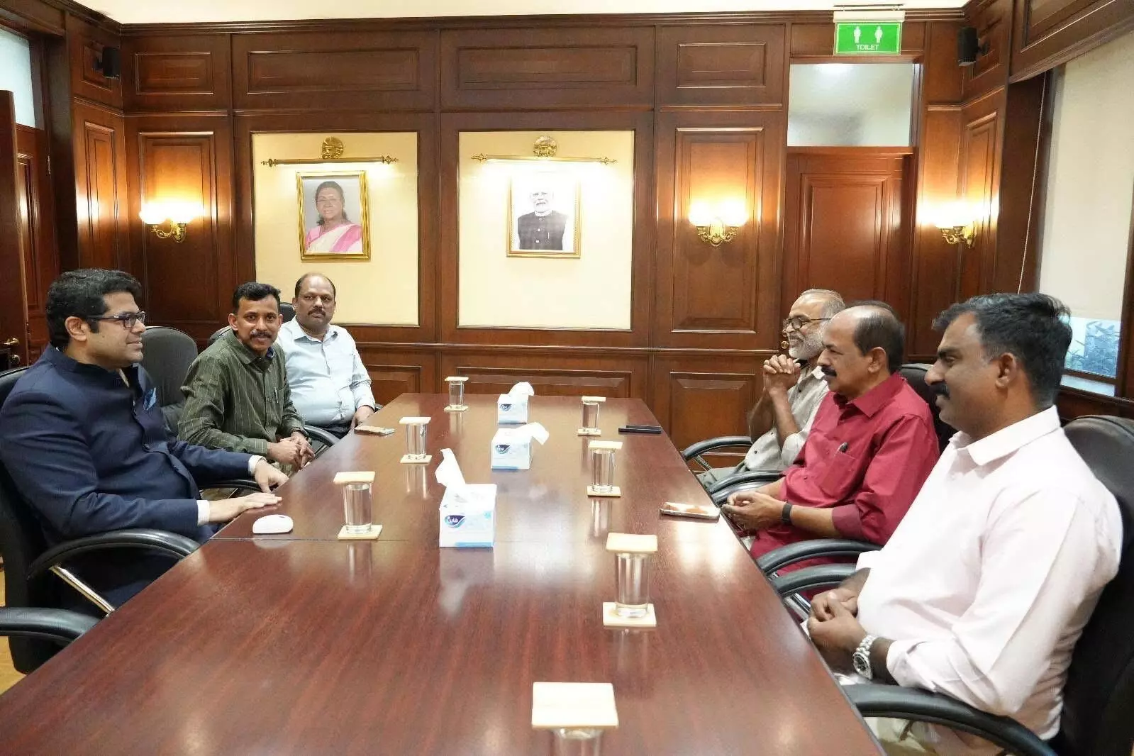 ഭക്ഷ്യ സിവില്‍ സപ്ലൈസ് മന്ത്രി ജി.ആര്‍ അനില്‍ ബഹ്റൈന്‍ നവകേരള ഭാരവാഹികള്‍ക്കൊപ്പം ഇന്ത്യന്‍ എംബസി സന്ദര്‍ശിച്ചു