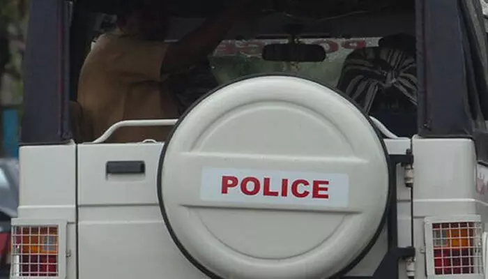 കെഎസ്ആർടിസി ബസിൽ യാത്ര; ചെക്പോസ്റ്റിൽ വാഹന പരിശോധനയിൽ കുടുങ്ങി; കണ്ണൂരിൽ രാസലഹരിയുമായത്തിയ യുവാക്കൾ പിടിയിൽ കെഎസ്ആർടിസി ബസിൽ യാത്ര; ചെക്പോസ്റ്റിൽ വാഹന പരിശോധനയിൽ കുടുങ്ങി; കണ്ണൂരിൽ രാസലഹരിയുമായത്തിയ യുവാക്കൾ പിടിയിൽ