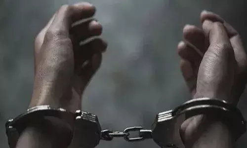 ആണ്‍ സുഹൃത്തുക്കളുമായി ഫോണില്‍ സംസാരിച്ചു; 22കാരിയെ കുത്തിക്കൊലപ്പെടുത്തി സഹോദരന്‍