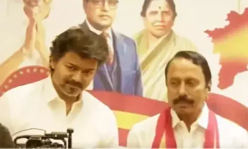 അണ്ണാ ഡി.എം.കെ പുറത്താക്കിയ കെ.എ. ശെങ്കോട്ടയന്‍ ടി.വി.കെയില്‍; ഊഷ്മള സ്വീകരണം നല്‍കി വിജയ്; ശെങ്കോട്ടയന്റെ രാഷ്ട്രീയ പരിചയം പാര്‍ട്ടിക്ക് വലിയ ശക്തിയെന്ന് നടന്‍ വിജയ്