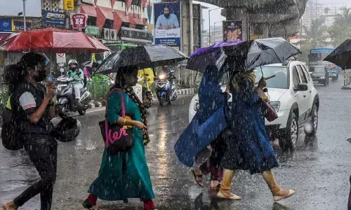 പതിവ് തെറ്റിച്ചില്ല..; ശ്രീലങ്കൻ തീരത്തിന് മുകളിലായി വീണ്ടും അതി തീവ്ര ന്യൂനമർദ്ദം; കേരളത്തിലെ കാലാവസ്ഥയിൽ വീണ്ടും മാറ്റം; വരും ദിവസങ്ങളിൽ മഴയ്ക്ക് സാധ്യത; മുന്നറിയിപ്പ്