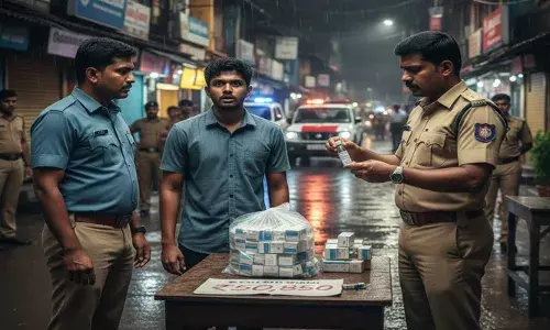 ഡോക്ടറുടെ കുറിപ്പില്ലാതെ യുവാവ് വാങ്ങിച്ചുകൂട്ടിയത് ലക്ഷങ്ങളുടെ മരുന്ന്; നിർദ്ദേശമില്ലാതെ ഉപയോഗിച്ചാൽ ജീവന് തന്നെ ഭീഷണിയാകും; പരിശോധനയിൽ പോലീസിന്റെ കിളി പോയി