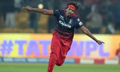 ലേലത്തിലെത്തിയത് 30 ലക്ഷത്തിന്റെ അടിസ്ഥാന വിലയിൽ; മലയാളി താരം ആശ ശോഭനയെ സ്വന്തമാക്കി യു.പി. വാരിയേഴ്സ്; മുൻ ആർ.സി.ബി താരത്തെ കൂടാരത്തിലെത്തിച്ചത് 1.1 കോടിക്ക്