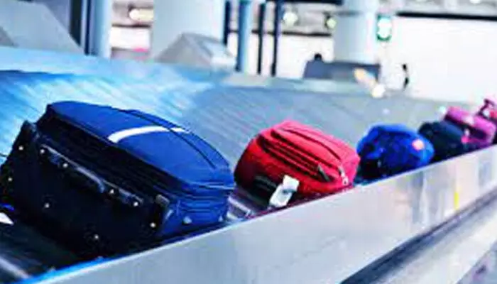 ബാഗേജില് നിന്നും നഷ്ടമായത് കാല് ലക്ഷം രൂപയുടെ സാധനങ്ങള്; വിമാനക്കമ്പനി നഷ്ടപരിഹാരമായി വാഗ്ദാനം ചെയ്തത് 500 രൂപ; പ്രധാനമന്ത്രിക്ക് അടക്കം പരാതി നല്കി ദുബായില് നിന്നും കരിപ്പൂരിലെത്തിയ മലയാളി ബാഗേജില് നിന്നും നഷ്ടമായത് കാല് ലക്ഷം രൂപയുടെ സാധനങ്ങള്; വിമാനക്കമ്പനി നഷ്ടപരിഹാരമായി വാഗ്ദാനം ചെയ്തത് 500 രൂപ; പ്രധാനമന്ത്രിക്ക് അടക്കം പരാതി നല്കി ദുബായില് നിന്നും കരിപ്പൂരിലെത്തിയ മലയാളി