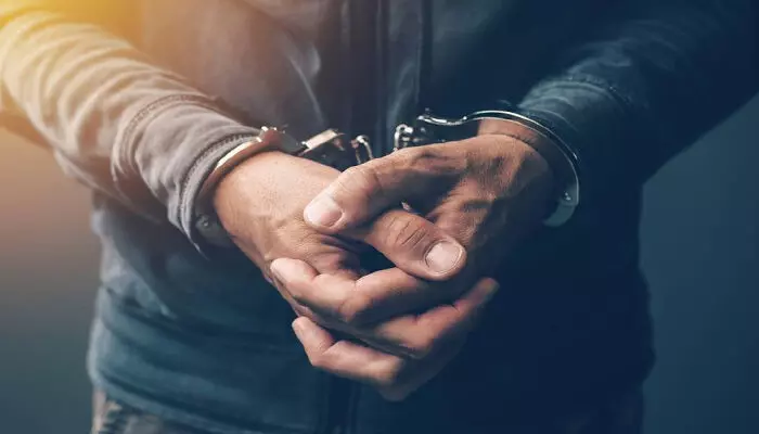 ധര്മസ്ഥല ക്ഷേത്രദര്ശനത്തിനെത്തിയ സ്ത്രീയുടെ സ്വര്ണാഭരണങ്ങള് കവര്ന്നു; അമ്മയും മകളും അറസ്റ്റില് ധര്മസ്ഥല ക്ഷേത്രദര്ശനത്തിനെത്തിയ സ്ത്രീയുടെ സ്വര്ണാഭരണങ്ങള് കവര്ന്നു; അമ്മയും മകളും അറസ്റ്റില്