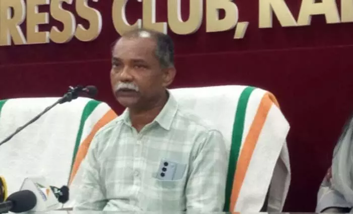 പാര്‍ട്ടി നേതൃത്വം ഭീഷണിപ്പെടുത്തുന്നു; മത്സര രംഗത്ത് ഉറച്ചുനില്‍ക്കുമെന്ന് ചെറുകുന്നിലെ സിപിഎം വിമത സ്ഥാനാര്‍ത്ഥി ബാബുരാജ്