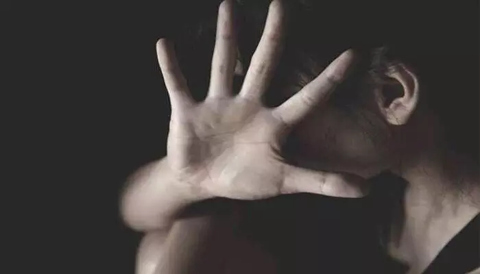 ആറു വയസ്സുകാരിയെ ക്രൂരമായി ബലാത്സംഗം ചെയ്തതിന് അറസ്റ്റ് ചെയ്തു; സ്റ്റേഷനിൽ എത്തിച്ചപ്പോൾ രക്ഷപെടാൻ ശ്രമം; ഞൊടിയിടയിൽ പ്രതിയെ വെടിവെച്ചിട്ട് പോലീസ്; സംഭവം മധ്യപ്രദേശിൽ