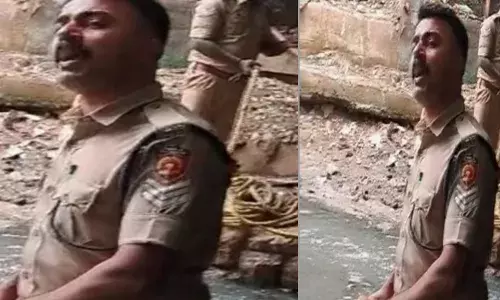 പാലത്തിന് സമീപത്ത് കൂടി നടക്കുന്നതിനിടെ കാൽ വഴുതി അറിയാതെ വീണത് ആമയിഴഞ്ചാൻ തോട്ടിലേക്ക്; വയോധികന് രക്ഷകരായി ഫയർഫോഴ്സ്