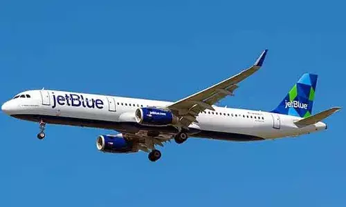 വിമാനത്തിലെ ശൗചാലയത്തില്‍ യാത്രക്കാരന്റെ കഞ്ചാവ് വലി; രൂക്ഷ ഗന്ധത്തില്‍ അസ്വസ്ഥരായി സഹയാത്രികര്‍; ഒടുവില്‍ അടിയന്തര ലാന്‍ഡിംഗ്; ബോസ്റ്റണില്‍ ദിവസങ്ങള്‍ക്ക് മുമ്പ് സംഭവിച്ചത്