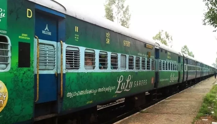 സ്ലീപ്പര്‍ ക്ലാസ് യാത്രക്കാര്‍ക്കും ഇനി പുതച്ചുറങ്ങാം; കേരളത്തിലെ പത്ത് തീവണ്ടികളില്‍ ബെഡ്ഷീറ്റും തലയണയും ഉള്‍പ്പെട്ട ബെഡ് റോള്‍