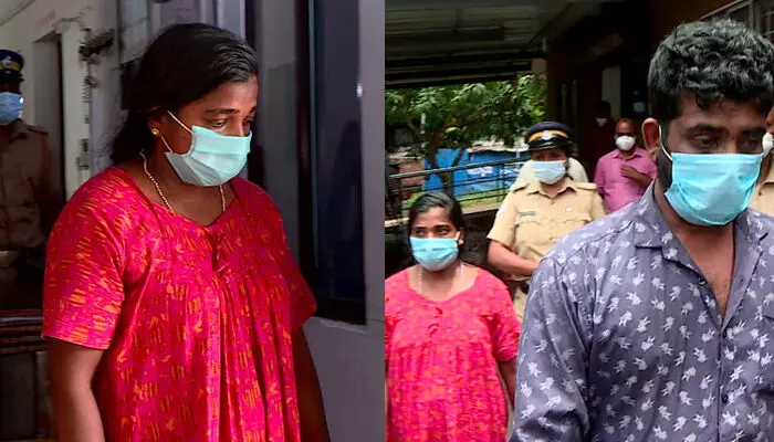 കൈനകരിയില് ഗര്ഭിണിയായ യുവതിയെ കൊന്നു കായലില് തള്ളിയ സംഭവം; രണ്ടാം പ്രതി രജനിയുടെ ശിക്ഷ ഇന്ന് വിധിക്കും: വധശിക്ഷ നല്കണമെന്ന് വാദം കൈനകരിയില് ഗര്ഭിണിയായ യുവതിയെ കൊന്നു കായലില് തള്ളിയ സംഭവം; രണ്ടാം പ്രതി രജനിയുടെ ശിക്ഷ ഇന്ന് വിധിക്കും: വധശിക്ഷ നല്കണമെന്ന് വാദം