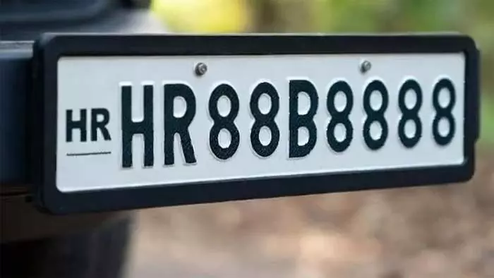 വാഹന നമ്പര് ലേലത്തില് റെക്കോര്ഡ്; ഫാന്സി നമ്പര് സ്വന്തമാക്കാന് മുടക്കിയത് 1.17 കോടി രൂപ; മോഹ നമ്പര് നേടി ഹരിയാനയിലെ ബിസിനസുകാരന് വാഹന നമ്പര് ലേലത്തില് റെക്കോര്ഡ്; ഫാന്സി നമ്പര് സ്വന്തമാക്കാന് മുടക്കിയത് 1.17 കോടി രൂപ; മോഹ നമ്പര് നേടി ഹരിയാനയിലെ ബിസിനസുകാരന്