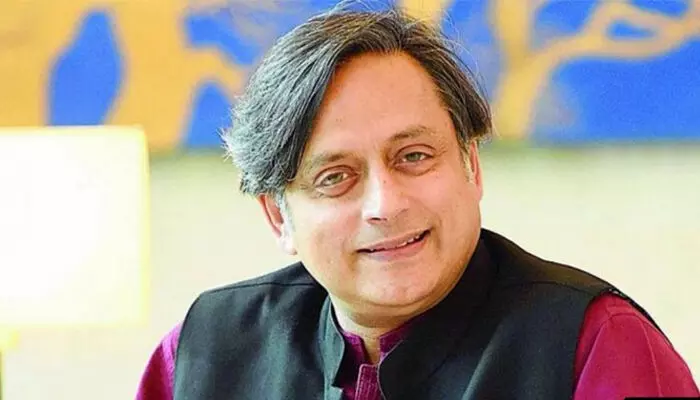 തിരഞ്ഞെടുപ്പിന് മുമ്പ് യുഡിഎഫ് മുഖ്യമന്ത്രി സ്ഥാനാര്ഥിയെ പ്രഖ്യാപിക്കാറില്ലെന്ന പതിവ് അറിയാമെങ്കിലും ഒരുചാട്ടുളിപ്രയോഗം; നിയമസഭ തിരഞ്ഞെടുപ്പില് കോണ്ഗ്രസിന് മുഖ്യമന്ത്രി സ്ഥാനാര്ഥി വേണമെന്ന് തരൂര്; കോണ്ഗ്രസിന്റെ മുഖം ആകുമോ എന്ന ചോദ്യത്തിനും മറുപടി തിരഞ്ഞെടുപ്പിന് മുമ്പ് യുഡിഎഫ് മുഖ്യമന്ത്രി സ്ഥാനാര്ഥിയെ പ്രഖ്യാപിക്കാറില്ലെന്ന പതിവ് അറിയാമെങ്കിലും ഒരുചാട്ടുളിപ്രയോഗം; നിയമസഭ തിരഞ്ഞെടുപ്പില് കോണ്ഗ്രസിന് മുഖ്യമന്ത്രി സ്ഥാനാര്ഥി വേണമെന്ന് തരൂര്; കോണ്ഗ്രസിന്റെ മുഖം ആകുമോ എന്ന ചോദ്യത്തിനും മറുപടി