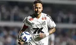 പരിക്ക് അവഗണിച്ച് കളത്തിലിറങ്ങി സൂപ്പർതാരം; തരംതാഴ്ത്തൽ ഭീഷണി നേരിട്ടിരുന്ന സാന്‍റോസിന്റെ രക്ഷകനായി സുൽത്താൻ; ഗോളും അസിസ്റ്റുമായി കളം നിറഞ്ഞ് നെയ്മർ