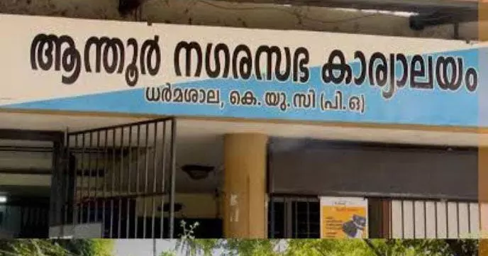 ആന്തൂരില് യു.ഡി എഫ് സ്ഥാനാര്ത്ഥിക്ക് പത്രിക നല്കുന്നതിനായി വ്യാജ ഒപ്പിട്ടു; പരാതി നല്കിയ നാമനിര്ദ്ദേശകനെ ഭീഷണിപ്പെടുത്തിയതിന് ആറുപേര്ക്കെതിരെ കേസെടുത്തു ആന്തൂരില് യു.ഡി എഫ് സ്ഥാനാര്ത്ഥിക്ക് പത്രിക നല്കുന്നതിനായി വ്യാജ ഒപ്പിട്ടു; പരാതി നല്കിയ നാമനിര്ദ്ദേശകനെ ഭീഷണിപ്പെടുത്തിയതിന് ആറുപേര്ക്കെതിരെ കേസെടുത്തു