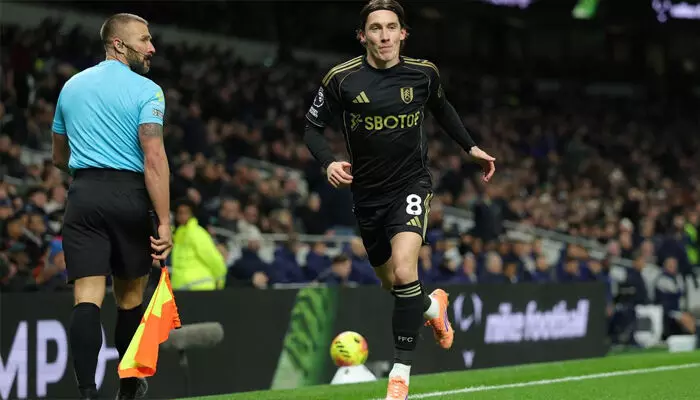 സ്വന്തം തട്ടകത്തിൽ ടോട്ടൻഹാം ഹോട്സ്പറിന് വീണ്ടും തോൽവി; ഫുൾഹാമിനോട് പരാജയപ്പെട്ടത് 2-1ന്; പ്രീമിയർ ലീഗിൽ എവർട്ടനെതിരെ 4-1ന്റെ ആധികാരിക ജയവുമായി ന്യൂകാസിൽ യുണൈറ്റഡ് സ്വന്തം തട്ടകത്തിൽ ടോട്ടൻഹാം ഹോട്സ്പറിന് വീണ്ടും തോൽവി; ഫുൾഹാമിനോട് പരാജയപ്പെട്ടത് 2-1ന്; പ്രീമിയർ ലീഗിൽ എവർട്ടനെതിരെ 4-1ന്റെ ആധികാരിക ജയവുമായി ന്യൂകാസിൽ യുണൈറ്റഡ്