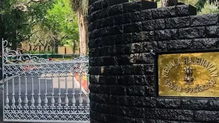 ഗവര്ണറുടെ ഔദ്യോഗിക വസതിയായ രാജ്ഭവന്റെ പേര് ലോക്ഭവന്; കേരള രാജ്ഭവനും തിങ്കളാഴ്ച പുതിയ പേര് സ്വീകരിക്കും ഗവര്ണറുടെ ഔദ്യോഗിക വസതിയായ രാജ്ഭവന്റെ പേര് ലോക്ഭവന്; കേരള രാജ്ഭവനും തിങ്കളാഴ്ച പുതിയ പേര് സ്വീകരിക്കും